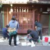近所の町家を修繕するー８　ベンガラ塗り　5月24日