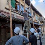 中京区の長屋改修2025−５　　10月の作業から　壁のこそげと下塗り